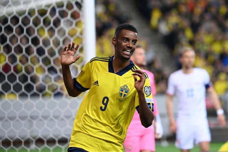 Alexander Isak Kembali ke Lapangan, Tapi Swedia Tumbang