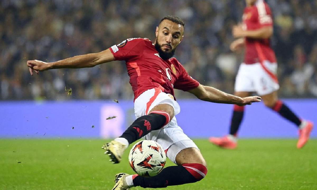 MU Geram ke Federasi Maroko, Absennya Mazraoui Picu Perubahan Besar di Old Trafford