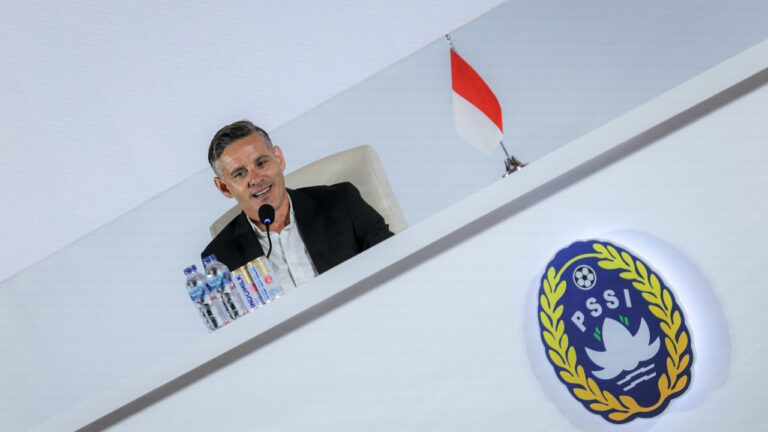 John Herdman Sambangi Latihan Persija, Pantau Potensi Pemain Muda untuk Timnas