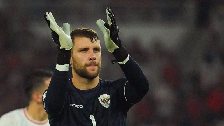 Maarten Paes Resmi Gabung Ajax Amsterdam, Siap Tunjukkan Totalitas untuk Klub dan Bangsa